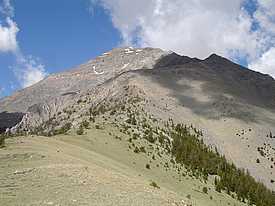 Looking up the East Ridge of Diamond Peak.