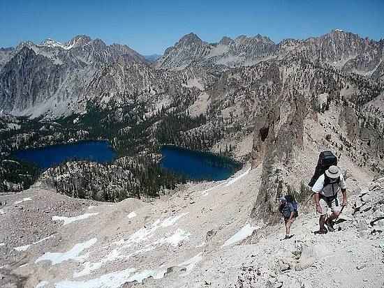 JJ and Bill climbing the ridge towards Warbonnet Lakes.