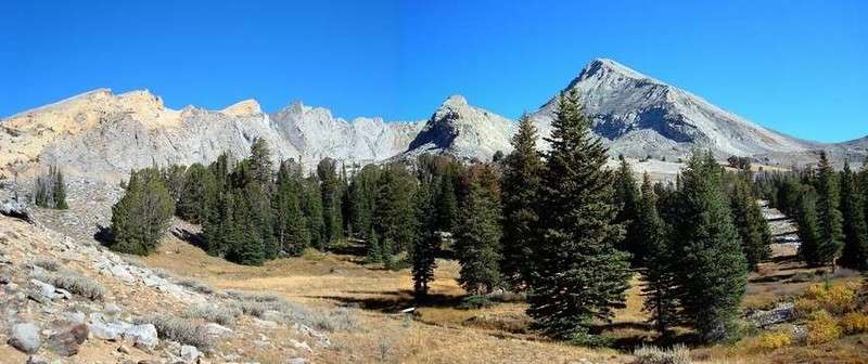 Panoramic view of Duncan Ridge and Hyndman Peak.